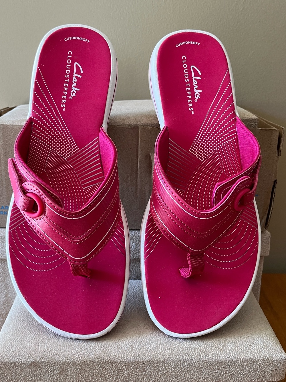 Clarks Pink Cloudsteppers Women's Cushioned Thong Sandals